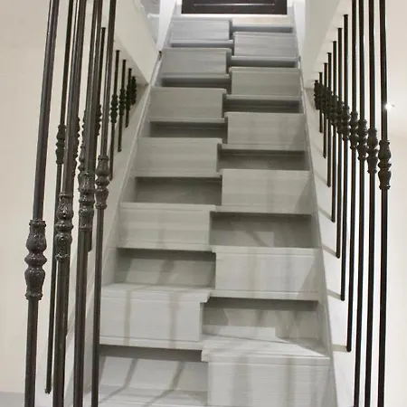 Les Lions Apartment *